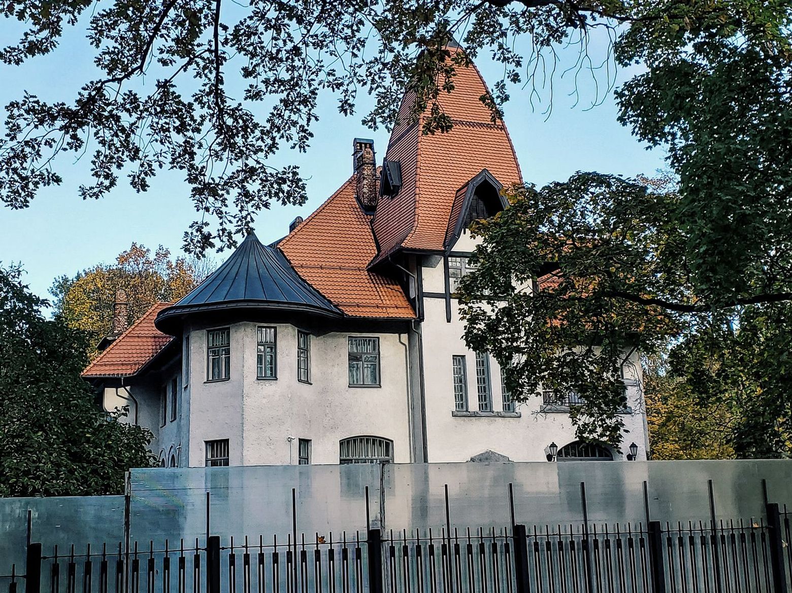 Санкт-Петербург: Тайны особняков Каменного острова—историческая аудиоэкскурсия