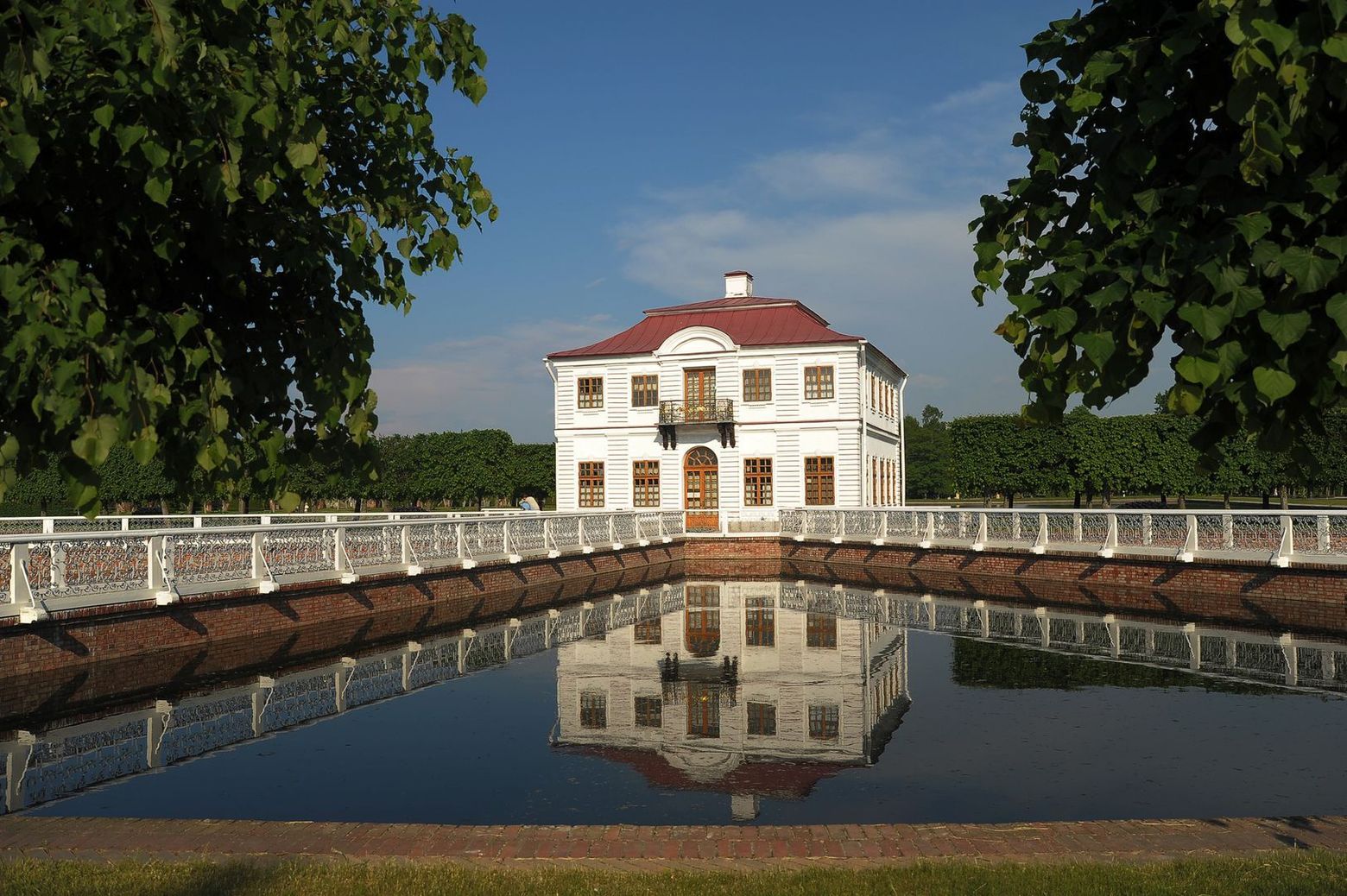 Спасти друга Самсона: квест-экскурсия по Нижнему парку Петергофа - photo 2