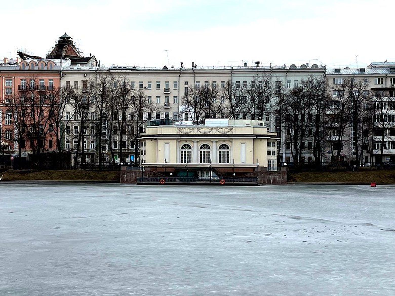 Патриаршие пруды. Поэты, писатели, творцы, обыватели - photo 2