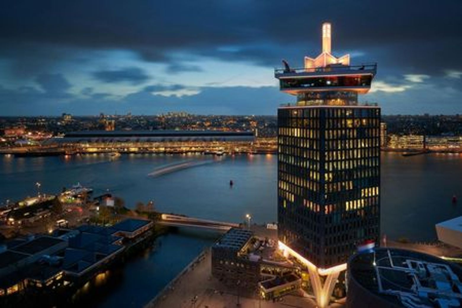 A'DAM Lookout: входной билет + меню бургера - photo 3