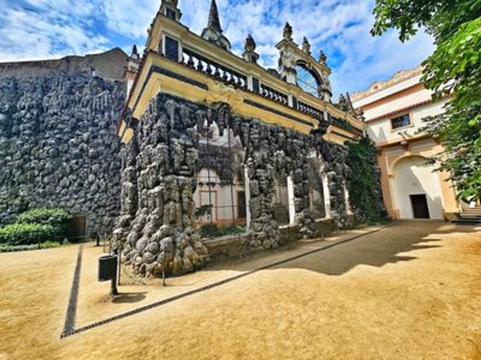 Аудиопрогулка по Праге с билетом в музей "Мир Бэнкси" - photo 4