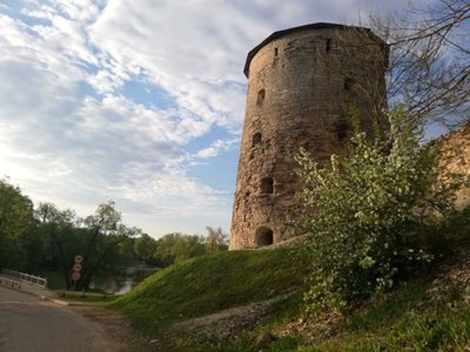 Величие и мощь Псковской крепости: аудиоэкскурсия по набережной вокруг Кремля - photo 4