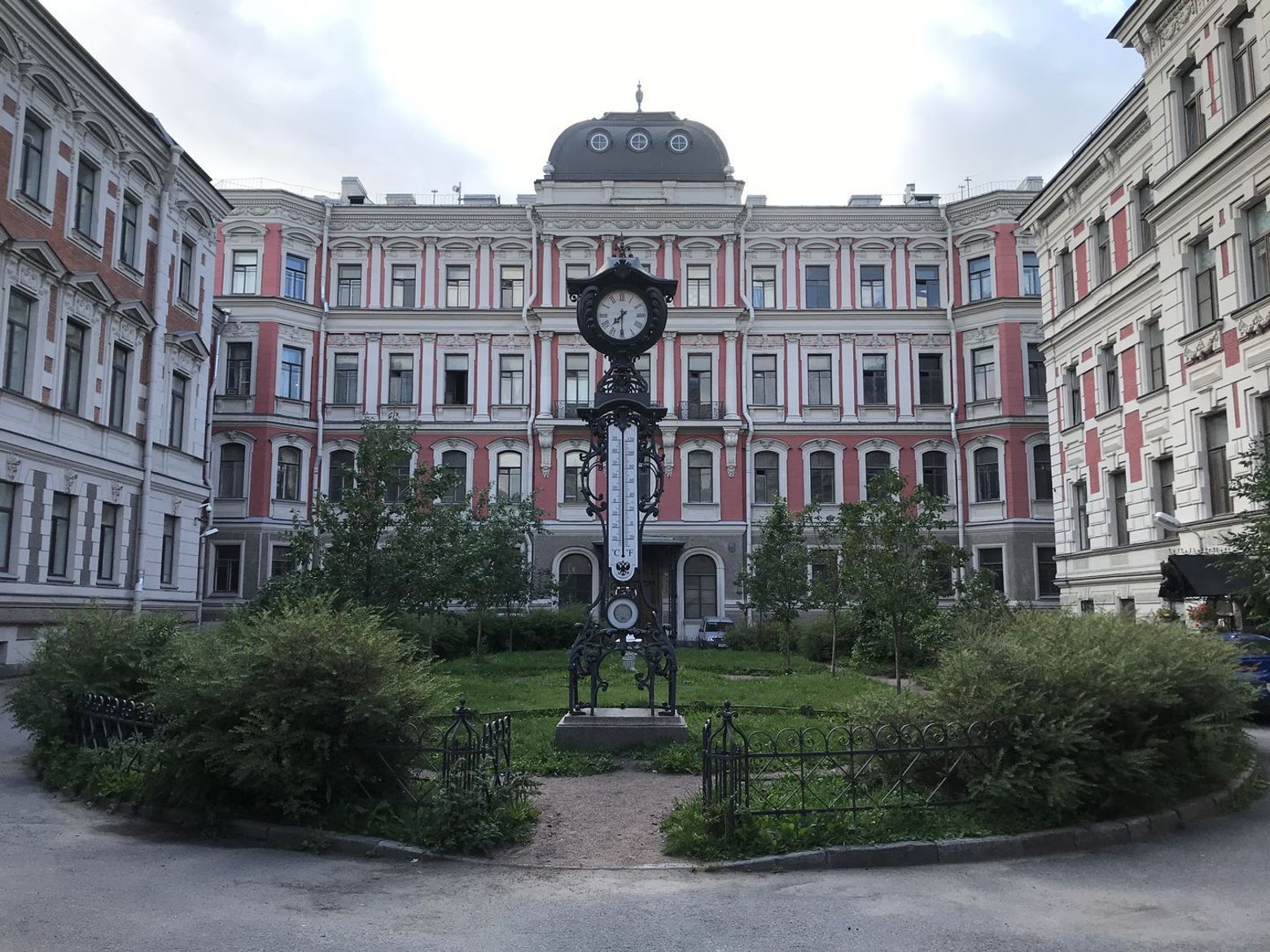 Прогулка по Петербургу: архитектура, стрит-арт и кофе