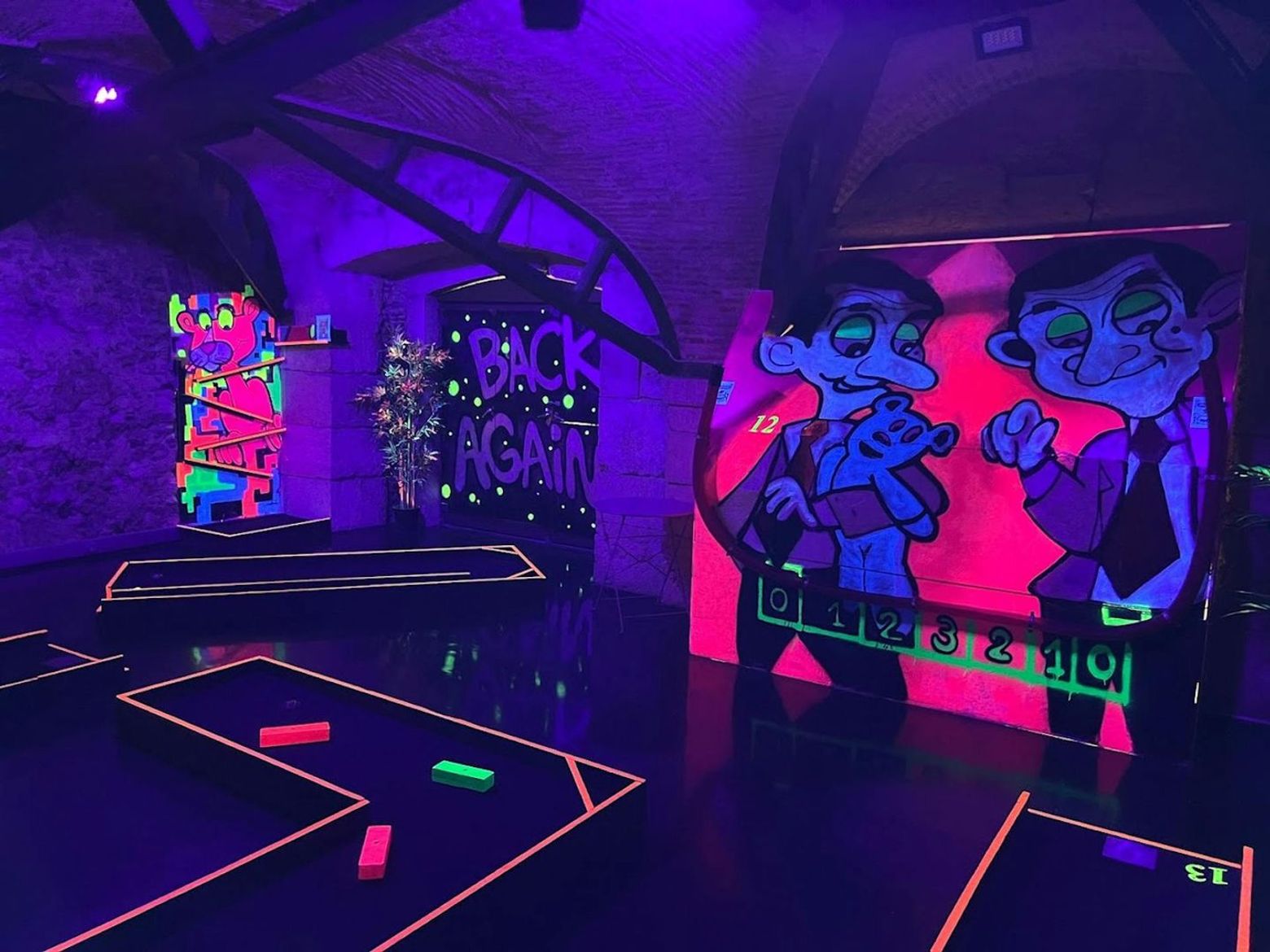 Минигольф Лиссабон: 18-луночное поле для минигольфа + доступ в бар