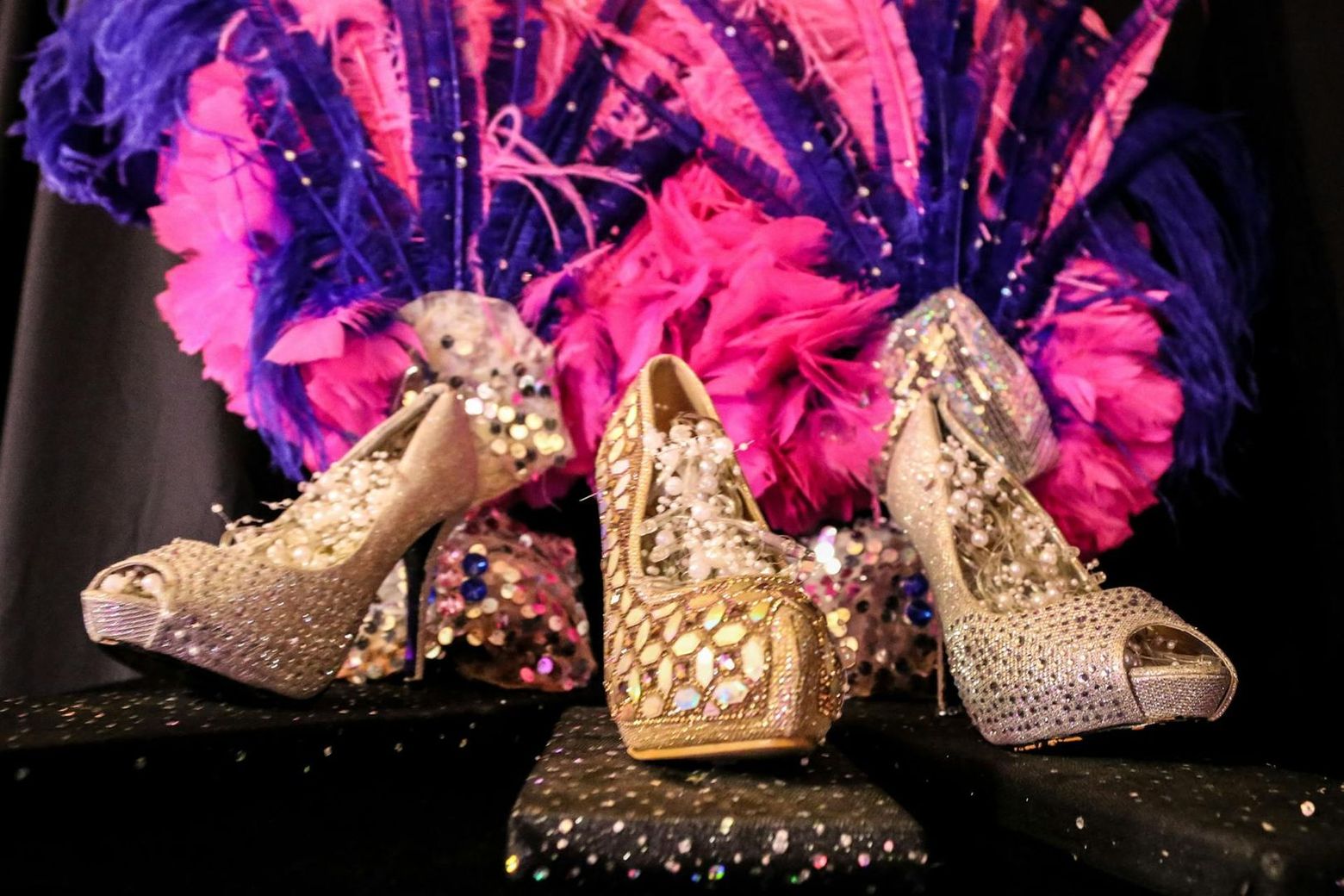 Таверна Music Hall на Тенерифе: билет на комедийное дрэг-шоу + ужин - photo 2