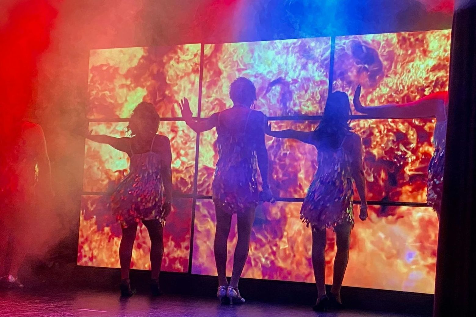 Таверна Music Hall на Тенерифе: билет на комедийное дрэг-шоу + ужин