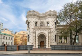 Воздвиженка: историческая прогулка по центру Москвы