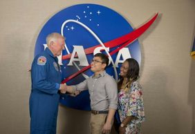 Посетительский комплекс Космического центра Кеннеди НАСА: прием + чат с астронавтом