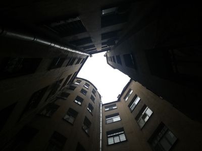 Фантастические фасады и дворы Петроградки: прогулка от Петроградской до Спортивной