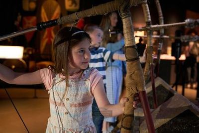 Вход в студию «Игра престолов» и трансфер на автобусе - photo 3