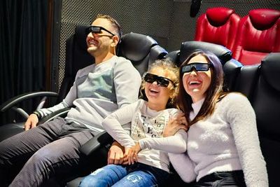 Дом достопримечательностей: стеклянный лабиринт, кинотеатр 7D и вход в вихревой туннель - photo 4