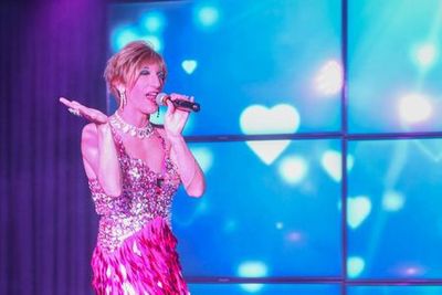 Таверна Music Hall на Тенерифе: билет на комедийное дрэг-шоу + ужин - photo 3