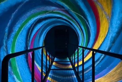 Дом достопримечательностей: стеклянный лабиринт, кинотеатр 7D и вход в вихревой туннель - photo 3