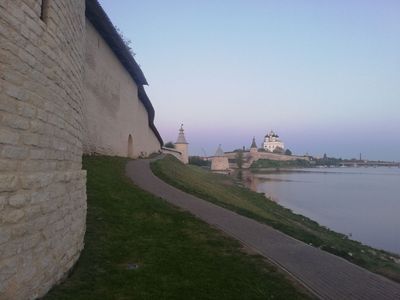 Величие и мощь Псковской крепости: аудиоэкскурсия по набережной вокруг Кремля - photo 3