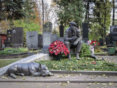 Новодевичий некрополь: постояльцы и их истории. Небанальная аудиопрогулка по Москве