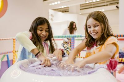 Институт Сломоо: Входной билет