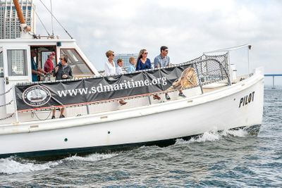 Морской музей: вход + 45-минутный исторический круиз по заливу