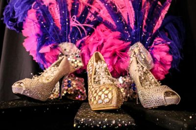 Таверна Music Hall на Тенерифе: билет на комедийное дрэг-шоу + ужин - photo 2