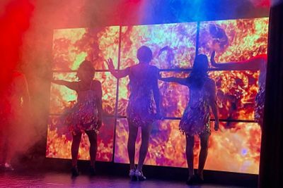 Таверна Music Hall на Тенерифе: билет на комедийное дрэг-шоу + ужин