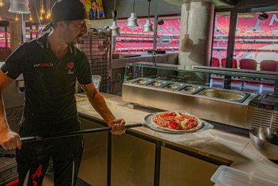 Эстадион Лус и музей Бенфики: входной билет + еда