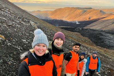 Поход на вулкан Фаградальсфьолл и посещение Голубой лагуны