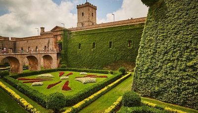 Barcelona: Montjuic Entry & Cable Car Audio Tour - photo 4