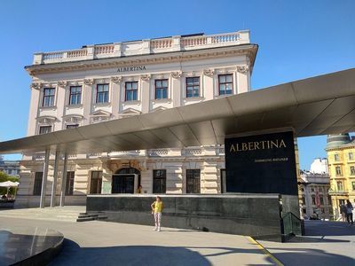 Vienna: Madame Tussauds Ticket & Sightseeing Audio Tour - photo 4