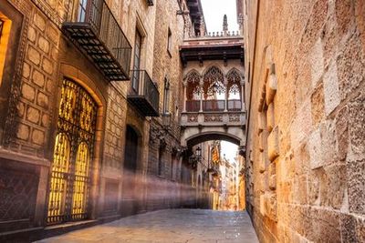 Barcelona: Poble Espanyol Ticket and City Discovery Audio Tour — фото 3