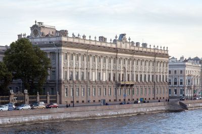 Аудиотур по залам Мраморного дворца: Дворцовые интерьеры и шедевры разных эпох