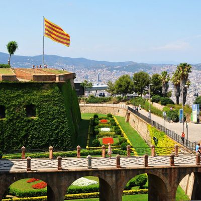 Barcelona: Montjuic Entry & Cable Car Audio Tour - photo 2