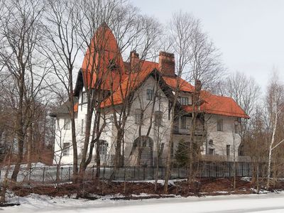 Каменный остров: престижные дачи и их владельцы