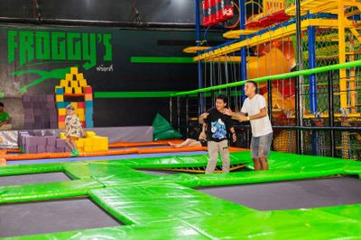 Фан-парк Froggy's: батут, детская площадка и веревочный парк (1 день)