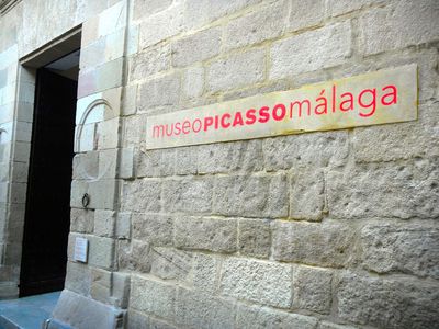 Málaga: Museo Picasso Entry & Self-Guided City Walk