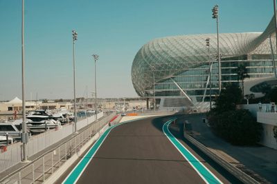 Abu Dhabi: Louvre Ticket & Cultural District Walk Audio Tour — фото 2