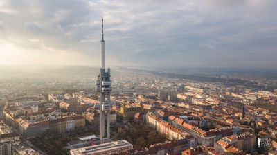 Praga: Entrada para la Torre de TV y visita guiada a pie por Novi Grad
