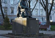Памятник рунопевцу