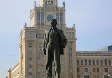 Памятник В. Маяк...