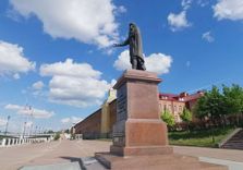 Памятник князю В...