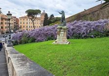 Monument Cola Di...