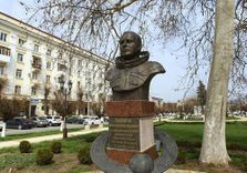 Памятник космона...