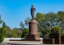 Памятник Суворову