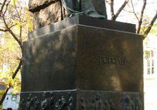Памятник Гоголю