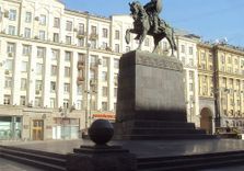 Памятник Юрию До...
