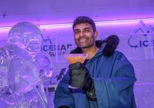 IceBar Surfers